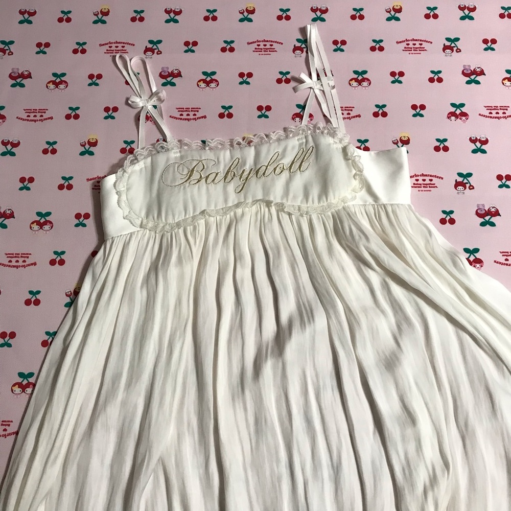 Adorable baby doll eye mask tunic dress by Japanese brand Rosemarie Seoir 🐈